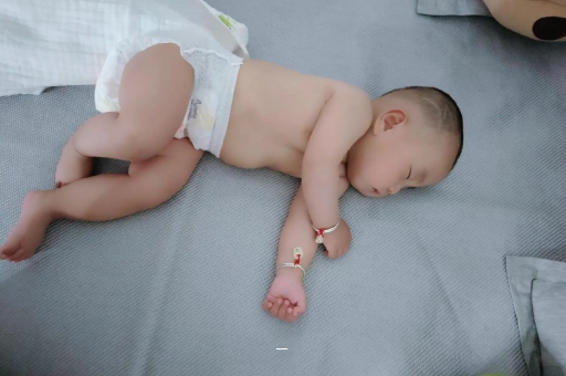 湖州宝宝先长上牙还是下牙